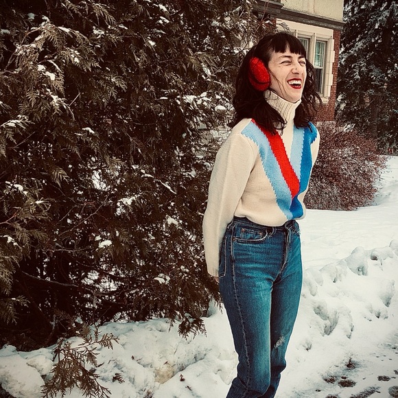 Meet your Posher, Ash - Picture 4 of 7